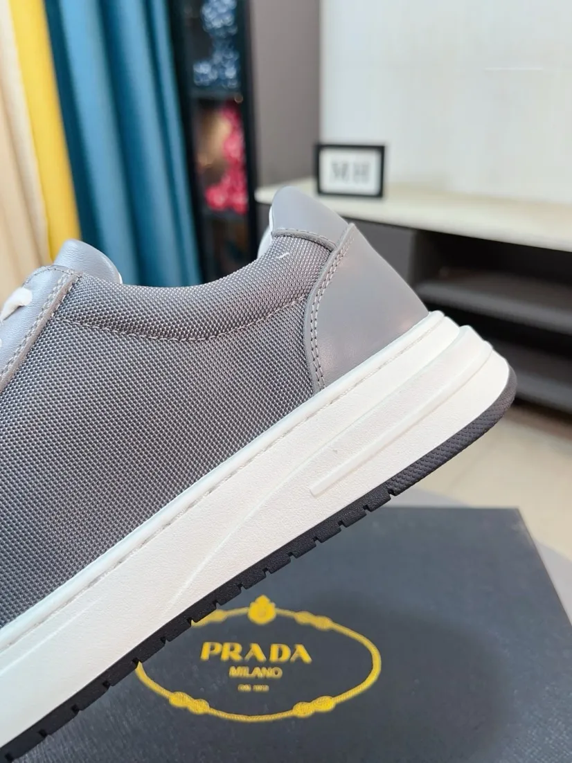 Men's shoes 💰420🌹🌹High-quality new Prada counters are launched simultaneously. The new men's shoes and 😘fabrics are selected from imported mesh and glue-spraying technology. Imported cowhide lining. 👍🏿High-end☄️Open-molded non-slip rubber outsole, exquisite lines, simple and elegant, comfortable and high-end for leisure travel. Code number: 38 to 44
